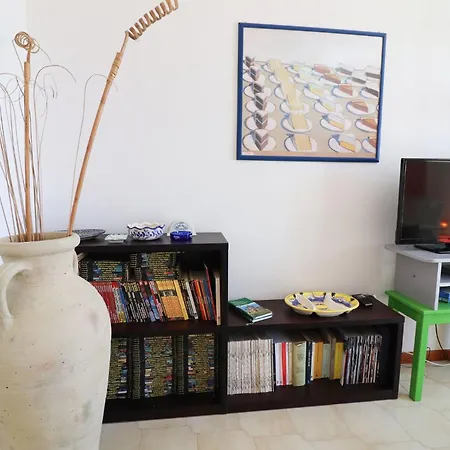 Azzurras House Near The Sea In Feriehus *