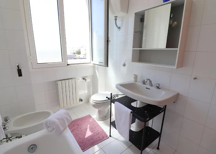 Azzurras House Near The Sea In Feriehus