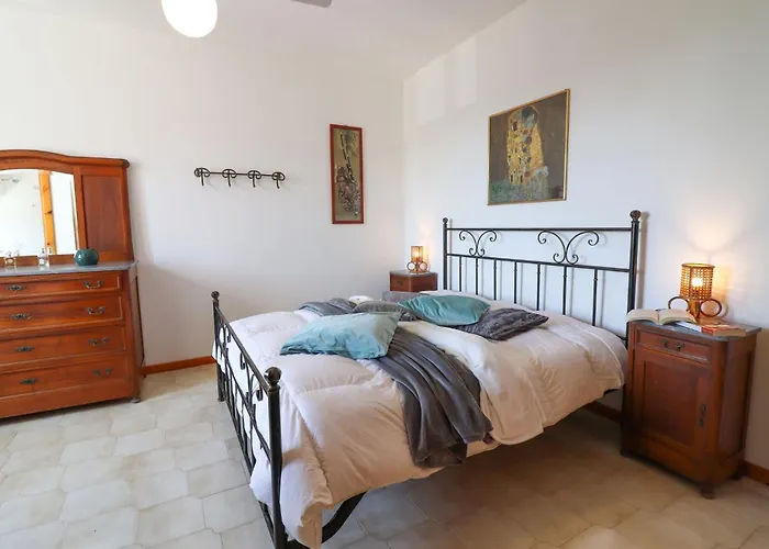 Azzurras House Near The Sea In Feriehus