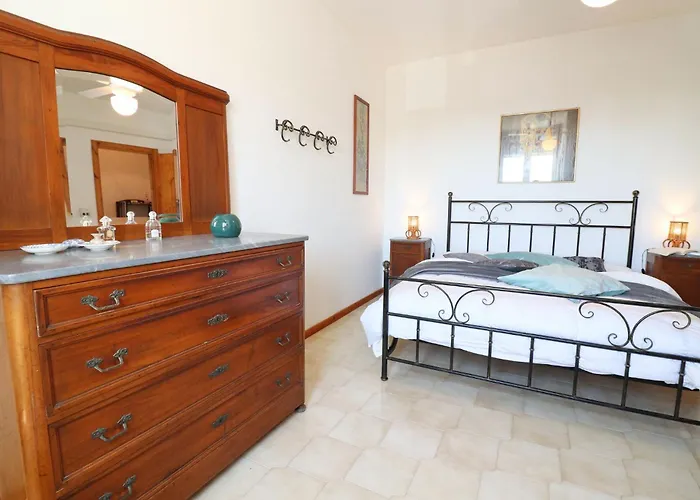 Azzurras House Near The Sea In Feriehus *